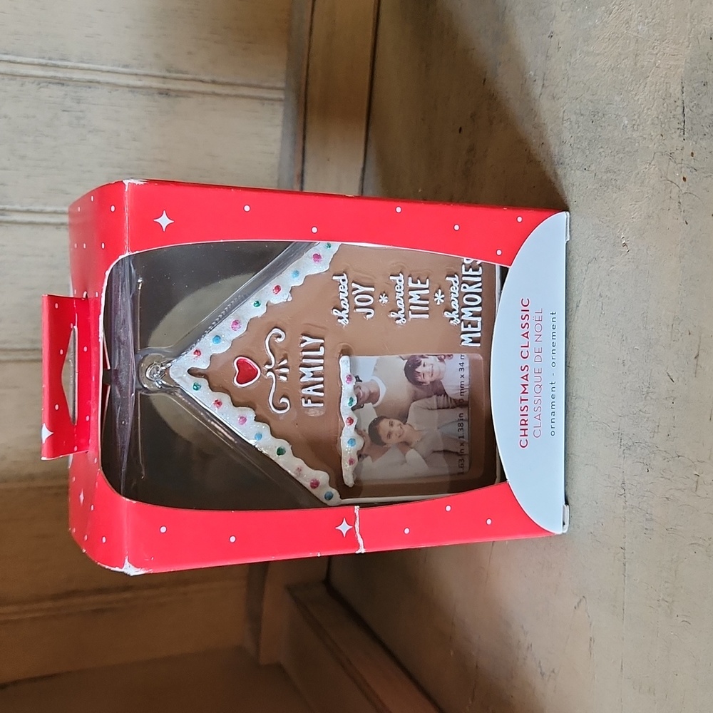 American Greeting Heirloom Photo Family Ornament